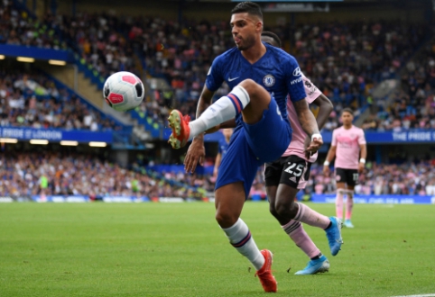 "Chelsea" hopes to extend the contract with Emerson