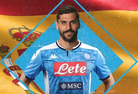 Official: "Napoli" shakes hands with F. Llorente