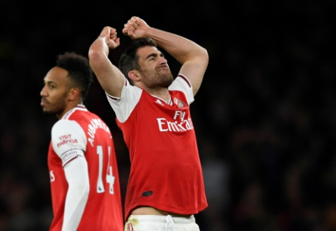 "Arsenal" wasted a two-goal lead at home, "Man Utd" returned to the path of victory