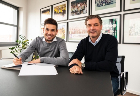 "Borussia" signs a new contract with Portuguese R. Guerreiro