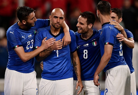 The Italian national team presented green colored clothing