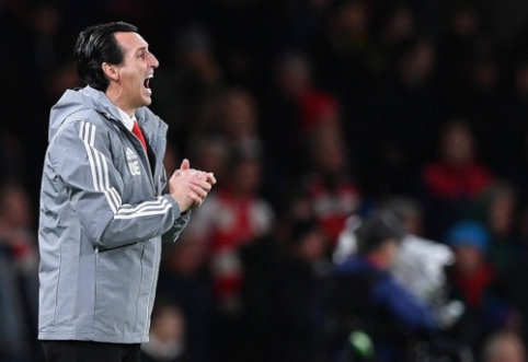 "Arsenal" fans driving Emery into despair, not worrying about their future