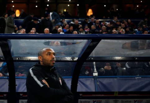 France legend T. Henry returns to the coach's seat