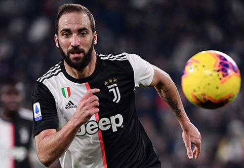 "Juventus wanted to extend the contract with G. Higuain"