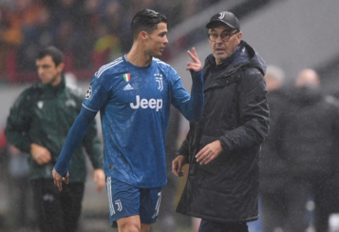 See: changed C. Ronaldo is not satisfied with M. Sarri's decision