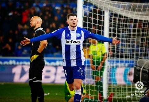 "Alaves" crushed "Eibar" eleven on their own stadium