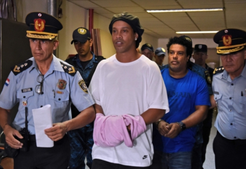 Ronaldinho Sent to Isolation in Paraguay with a Fake Passport