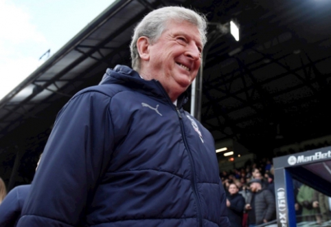 R. Hodgson remains at "Crystal Palace" club for another season.