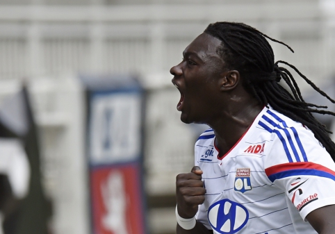 "Swansea City" reached an agreement with "Lyon" striker B. Gomis.