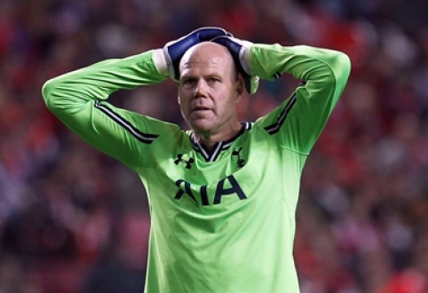 The 43-year-old gatekeeper B.Friedel remains in the "Tottenham" club for the season