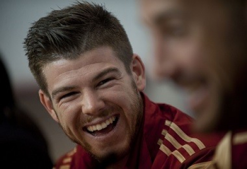 "Sevilla" club confirmed "Liverpool" interest in defender A. Moreno