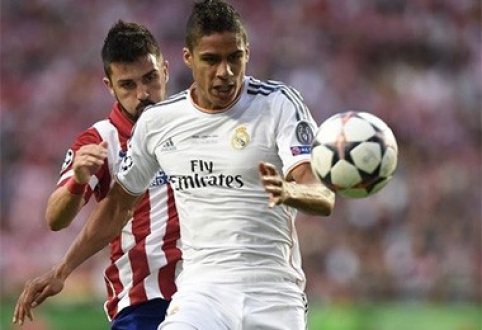 "Chelsea" aims to replace D. Luiz with "Real" young defender R. Varane