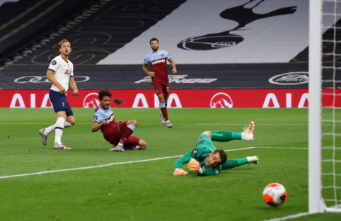 "Tottenham" crushed "West Ham" resistance in the second half.