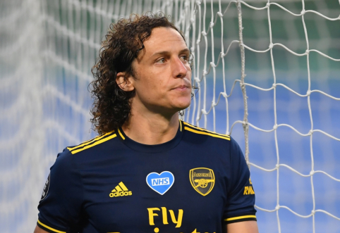 D. Luiz and three more players remain at "Arsenal" club