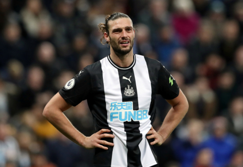 "Newcastle" extends contract with A. Carroll