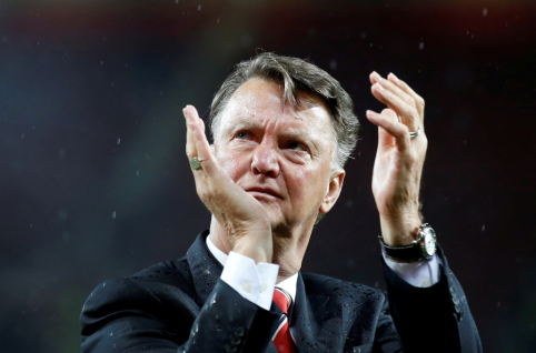 L. van Gaal's message to vaccinated player: Thank God, you're not an idiot