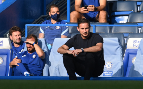 Among possible options to replace S. Bruce at "Newcastle" club - L. Favre and F. Lampard