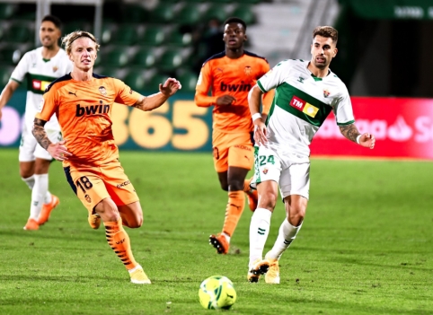 "Elche" defeated "Valencia" team at home