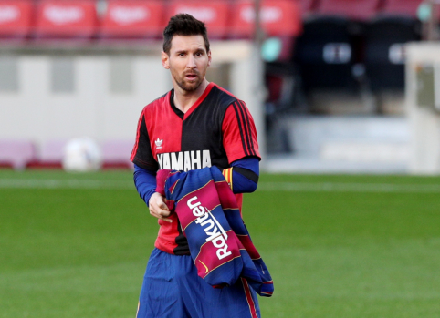 L. Messi draws fine for "Barcelona" team after honoring D. Maradona