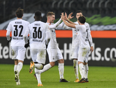 The team "Gladbach" equalized the two-goal deficit, defeating "Bayern"