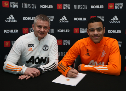 Official: M. Greenwood signed a new contract with "Man Utd"