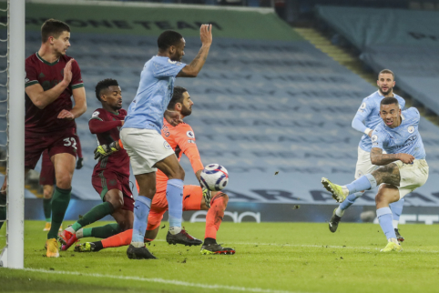 "At the end of the match, "Man City" crushed the "Wolves" team"