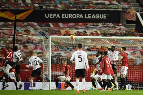 EN: "AC Milan" brings back a productive draw from "Old Trafford"