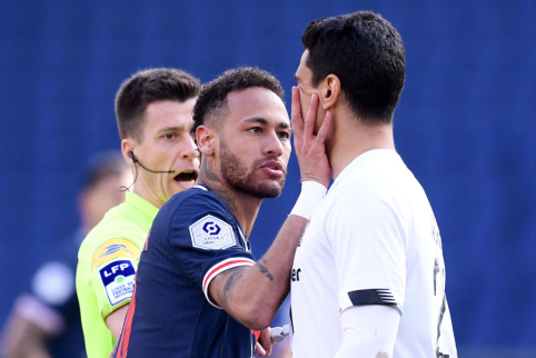 Difficult Saturday for Neymar: a red card and an attempt to attack the opponent