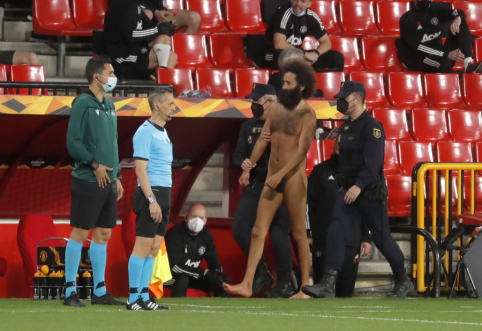 Revealed: how a naked man snuck into the "Granada" and "Man Utd" match