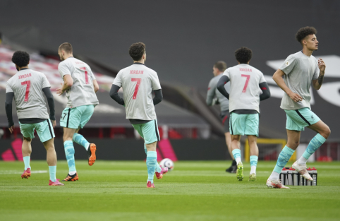 "Liverpool players honor the young fan killed by lightning"