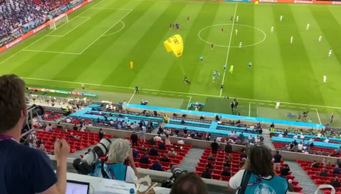 A parasail dangerously landed in the stadium at the European Championship