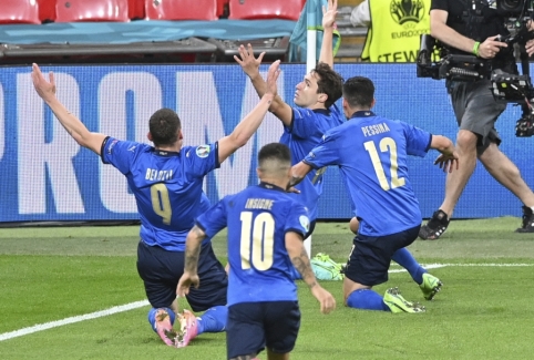 After 120 minutes of struggle, Italians advanced to the quarter-finals of the European Championship.