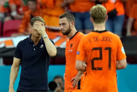 F. de Boer: I believed that until the red card we were the better team