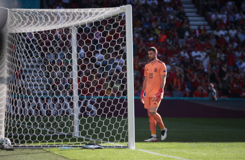 See: unbelievable mistake by Spanish goalkeeper against Croatians