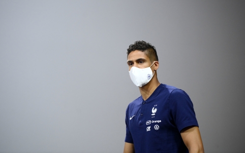 "Man Utd" reached an agreement with "Real" regarding the acquisition of R. Varane