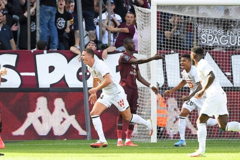 "Lille" started their title defense with a dramatic draw against "Metz"