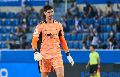 T. Courtois helped sign a new contract with "Real"