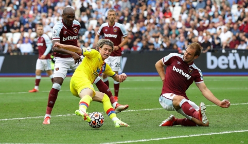 "West Ham" lost their first points, "Leicester" struggled with "Norwich"