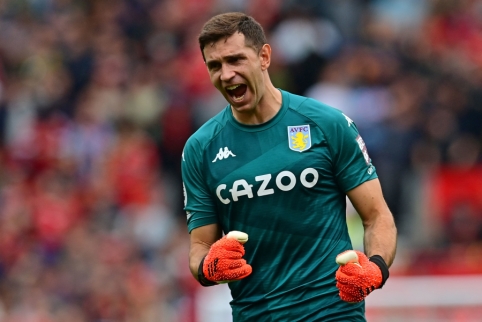 "Aston Villa" vs "Man Utd": goalkeeper's demand and fans' chants