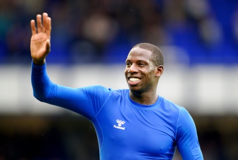 "Everton" safety A. Doucoure suffered a stress fracture of the foot