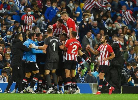 Despite the red card, "Athletic" snatched a draw in the Basque derby