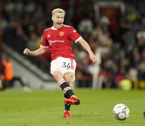 In January, D. van de Beek should leave "Man Utd" squad.