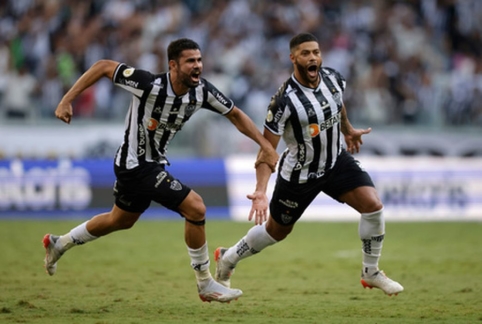 "Hulk and D. Costo representing 'Atletico Mineiro' - Champions of Brazil".