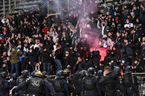 "Paris FC" and "Lyon" clubs removed from the French cup for fan fights.