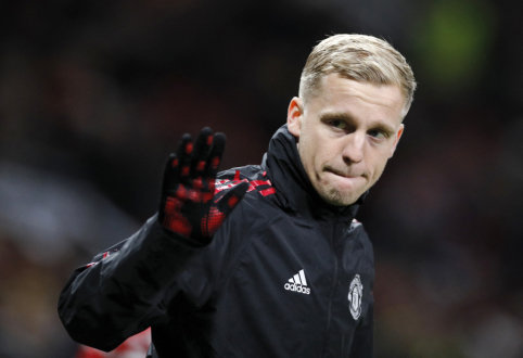 D. van de Beek considers the possibility of leaving "Man Utd