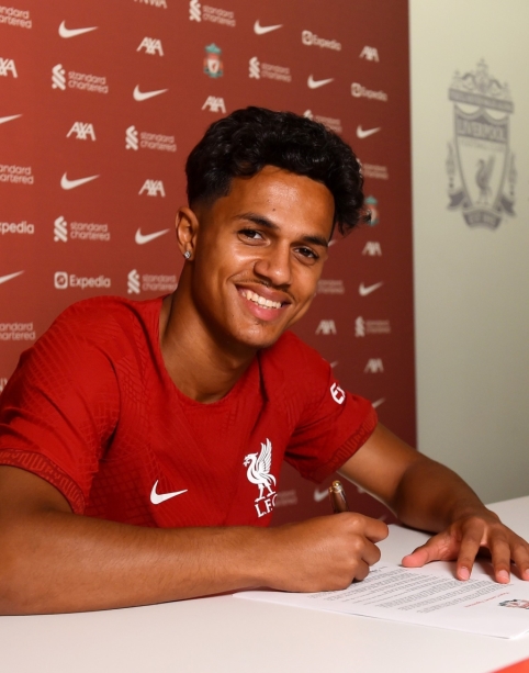 Official: F. Carvalho becomes a player of "Liverpool" team