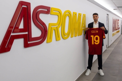 Official: "AS Roma" acquires "Lille" right-back defender.