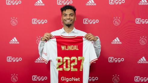 Ajax signed a left-back from AZ