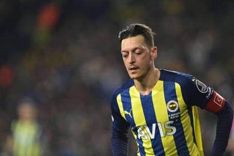 M. Ozil withdraws from football