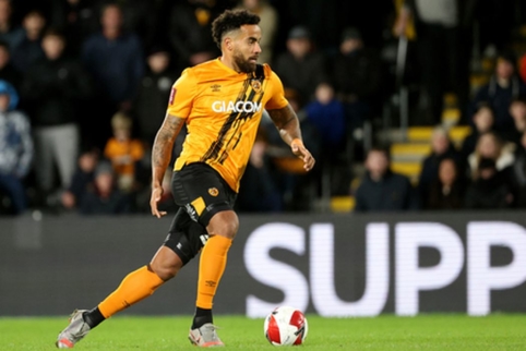 Former "Tottenham" and "Hull" defender T. Huddlestone joined "Man Utd" club